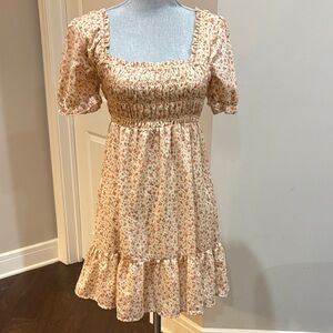 Hint of Blush cream-colored floral print mini dress size medium